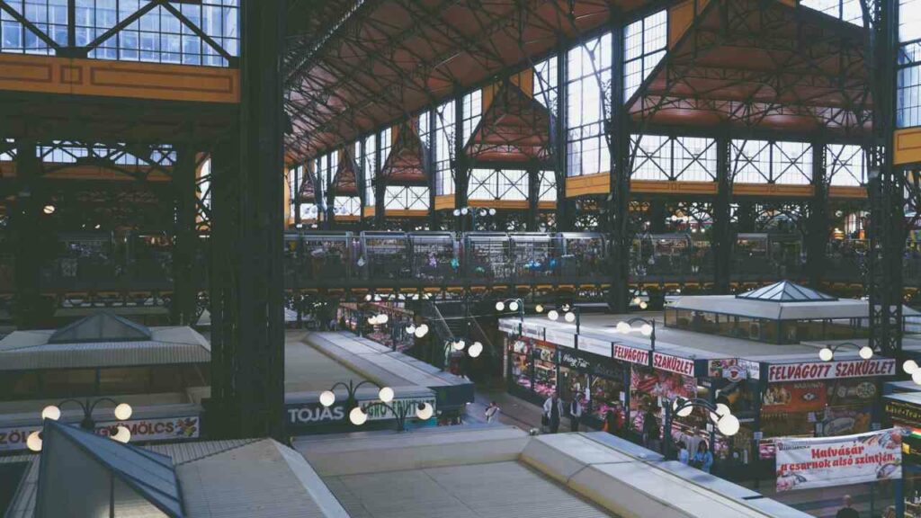 Mercato centrale di Budapest all'interno