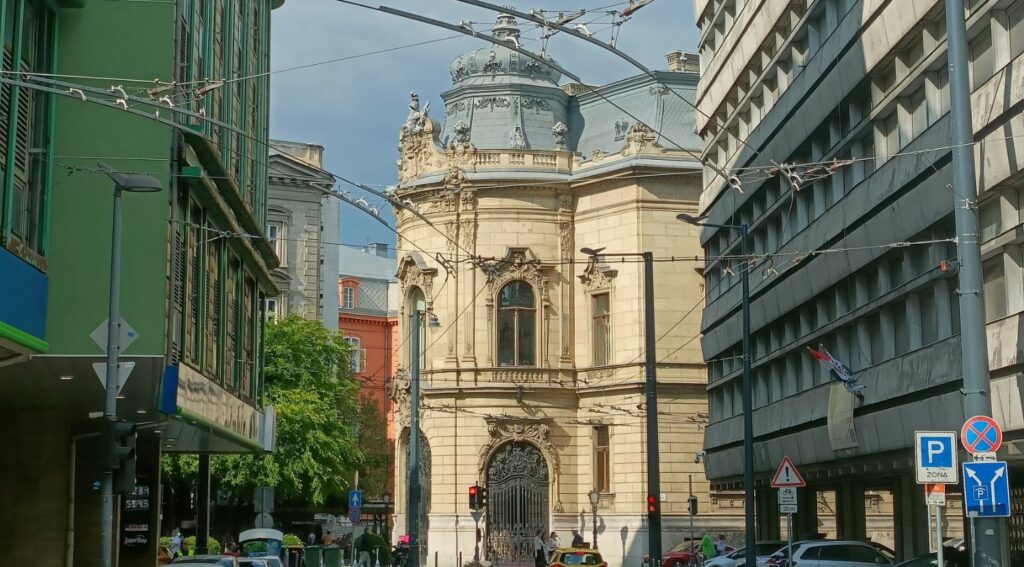 La Biblioteca dall'esterno
