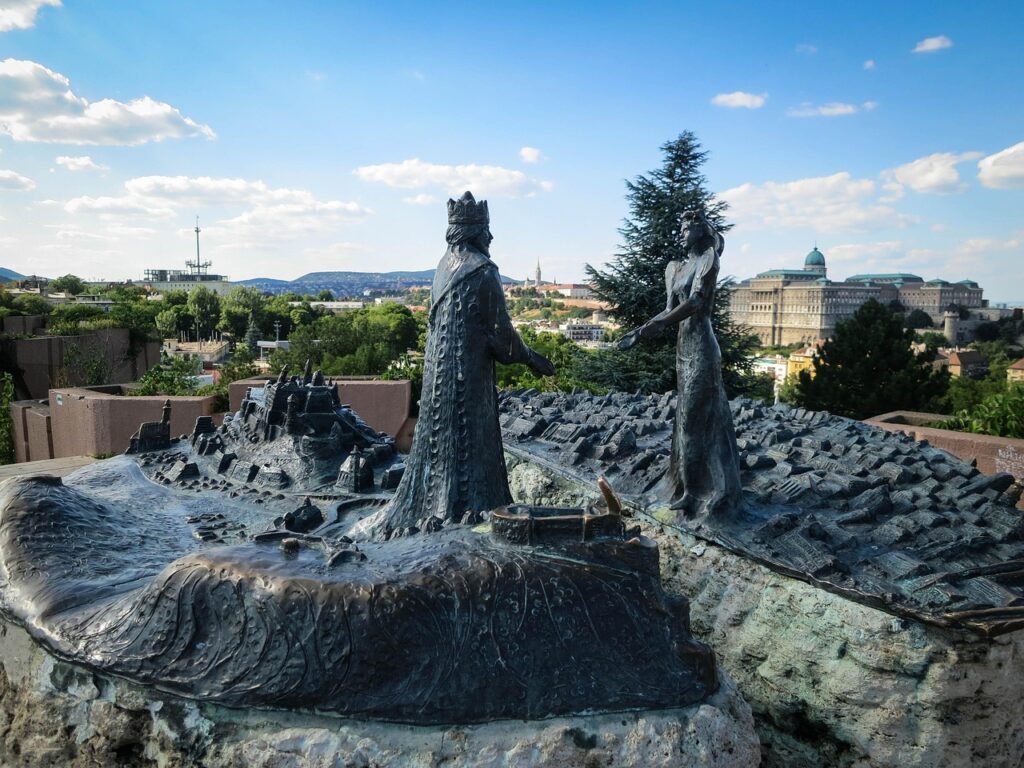 Statua di Buda e di Pest